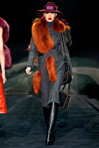 Look 18
